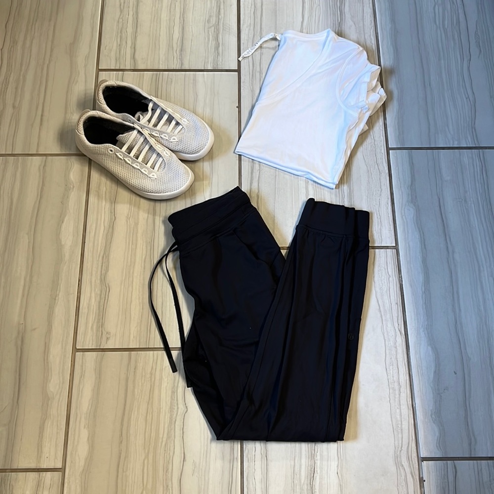 Lululemon Align Material Black Joggers 4